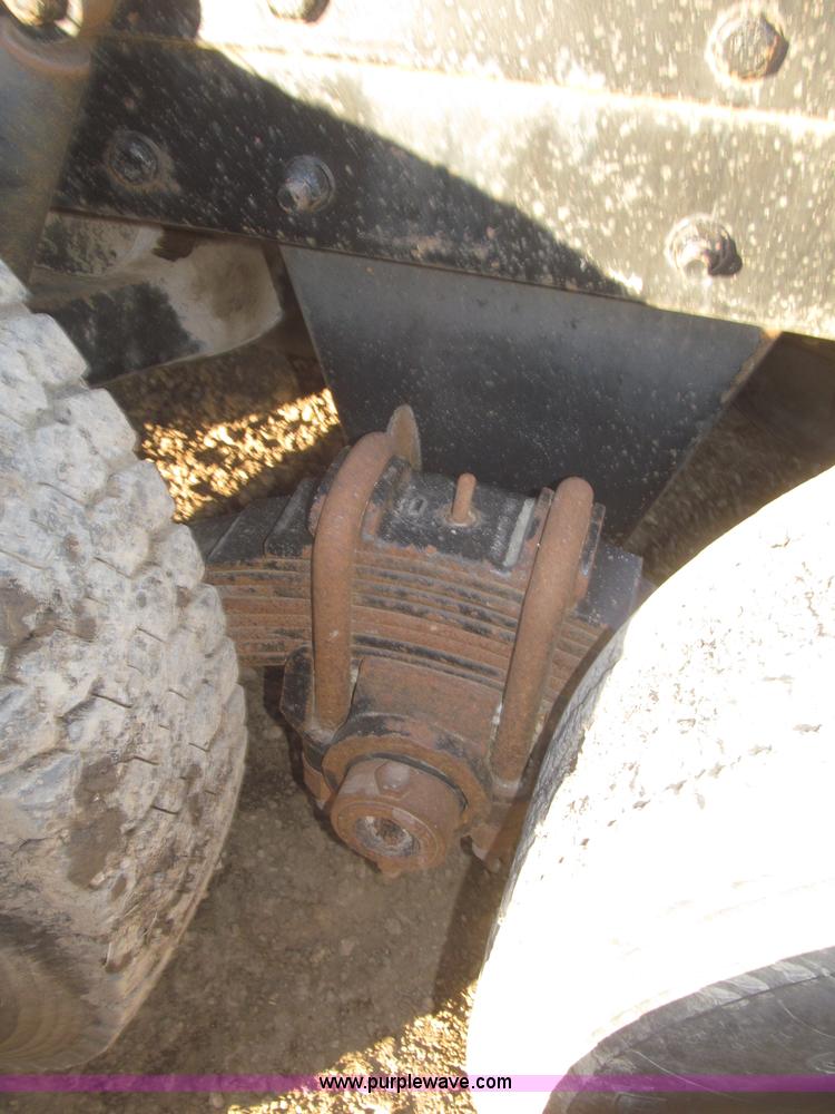 image for item F7310 1985 Mack MH613 semi truck