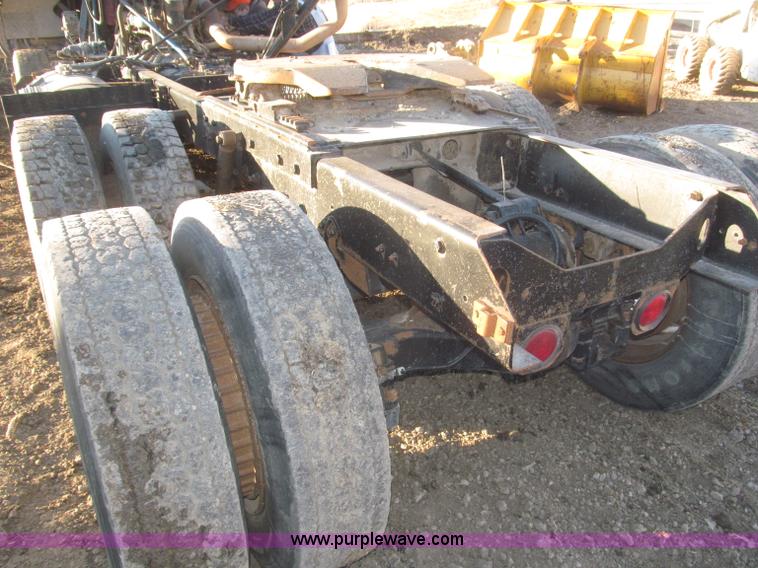 image for item F7310 1985 Mack MH613 semi truck