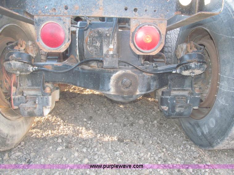 image for item F7310 1985 Mack MH613 semi truck