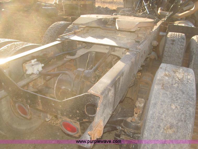 image for item F7310 1985 Mack MH613 semi truck