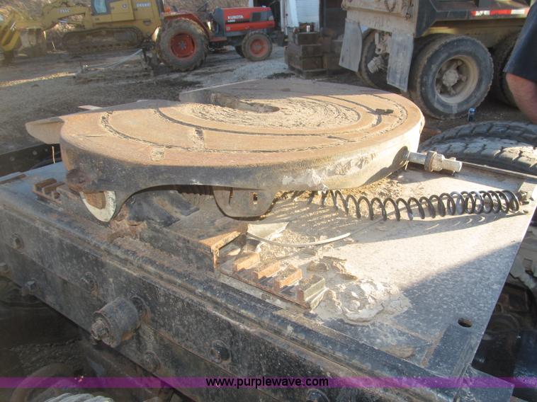 image for item F7310 1985 Mack MH613 semi truck