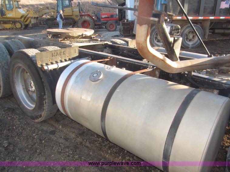 image for item F7310 1985 Mack MH613 semi truck