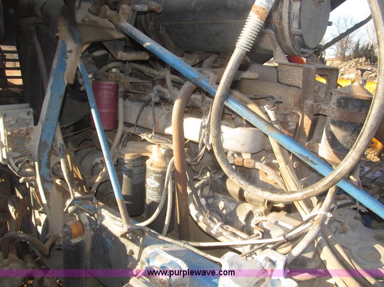 image for item F7310 1985 Mack MH613 semi truck