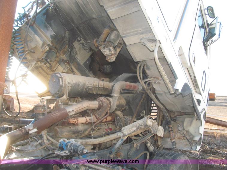 image for item F7310 1985 Mack MH613 semi truck