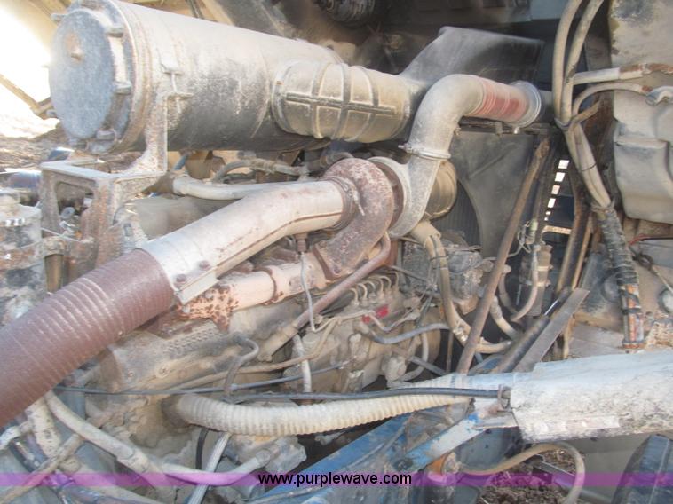 image for item F7310 1985 Mack MH613 semi truck