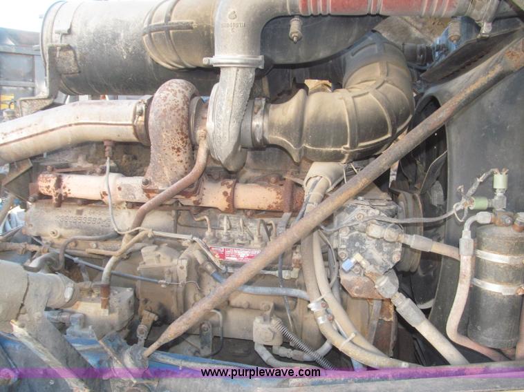 image for item F7310 1985 Mack MH613 semi truck