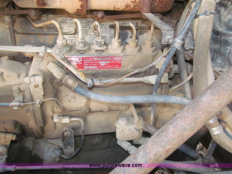 image for item F7310 1985 Mack MH613 semi truck