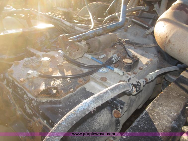 image for item F7310 1985 Mack MH613 semi truck