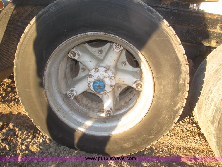 image for item F7310 1985 Mack MH613 semi truck