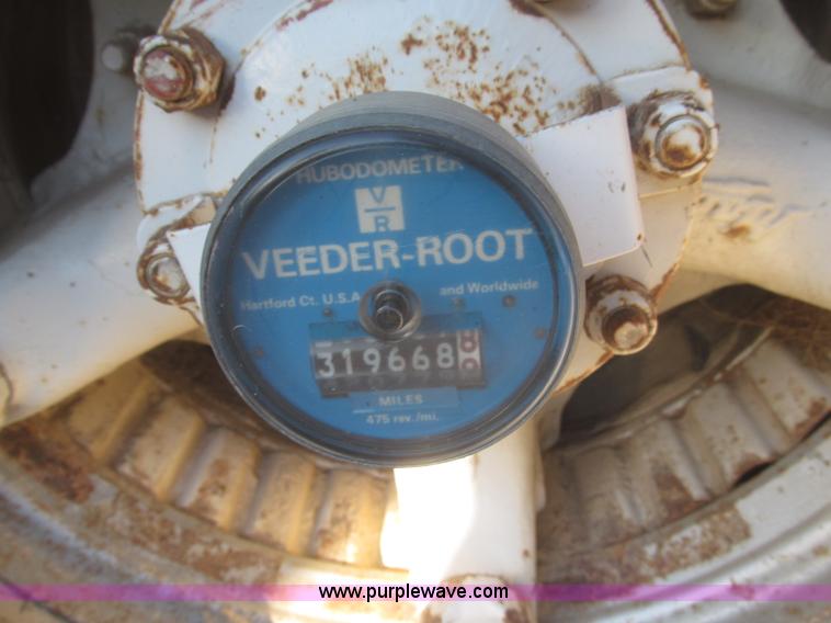 image for item F7310 1985 Mack MH613 semi truck