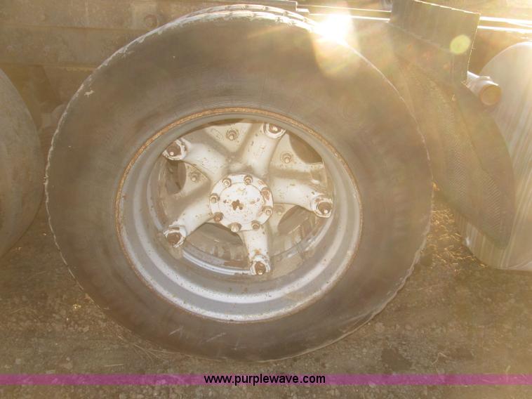 image for item F7310 1985 Mack MH613 semi truck