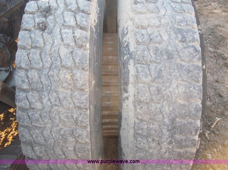 image for item F7310 1985 Mack MH613 semi truck