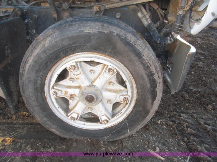 image for item F7310 1985 Mack MH613 semi truck