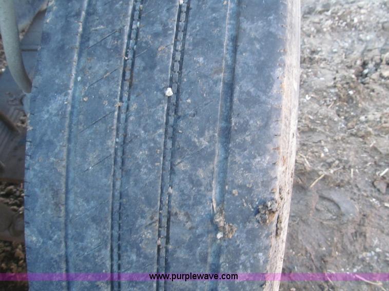 image for item F7310 1985 Mack MH613 semi truck