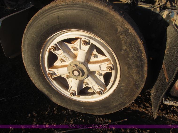 image for item F7310 1985 Mack MH613 semi truck