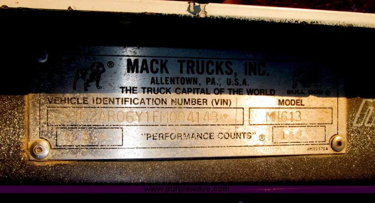 image for item F7310 1985 Mack MH613 semi truck