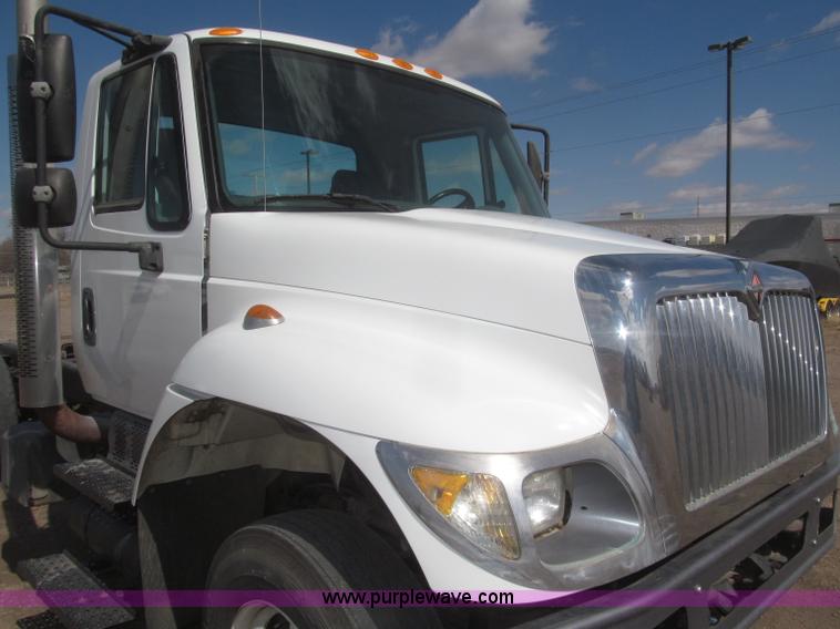 image for item F7314 2002 International 7400 cab and chassis