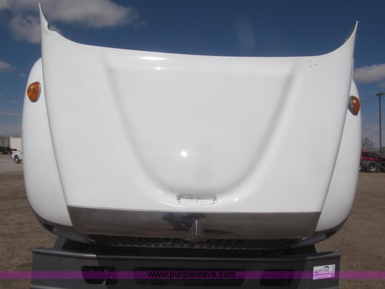 image for item F7314 2002 International 7400 cab and chassis