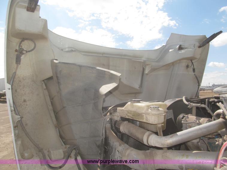 image for item F7314 2002 International 7400 cab and chassis