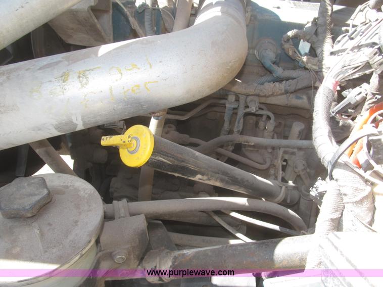 image for item F7314 2002 International 7400 cab and chassis