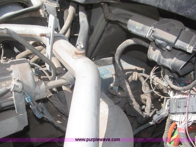 image for item F7314 2002 International 7400 cab and chassis