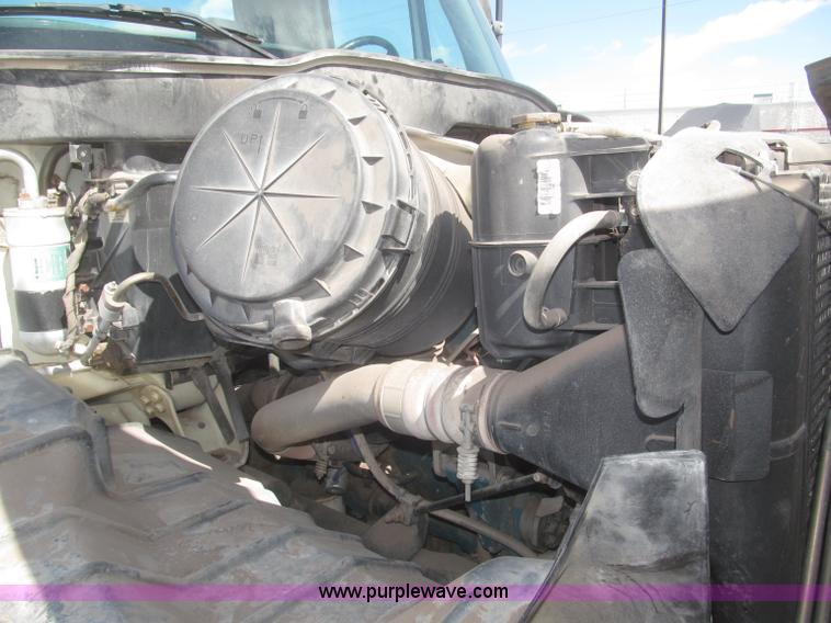 image for item F7314 2002 International 7400 cab and chassis