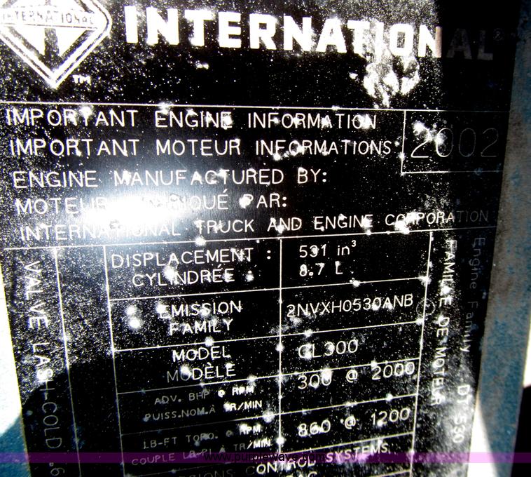 image for item F7314 2002 International 7400 cab and chassis