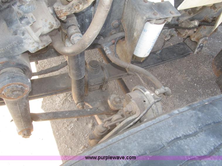 image for item F7314 2002 International 7400 cab and chassis