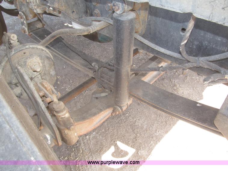 image for item F7314 2002 International 7400 cab and chassis