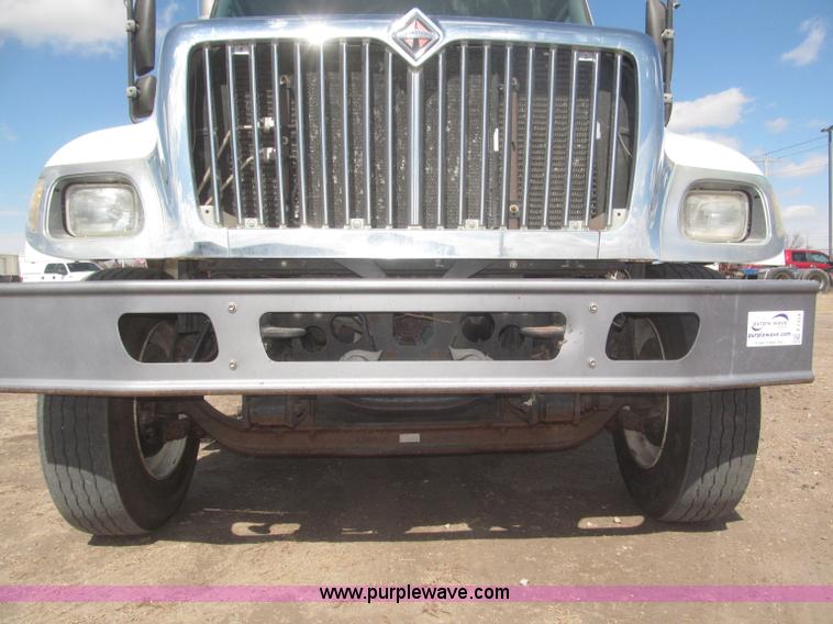 image for item F7314 2002 International 7400 cab and chassis