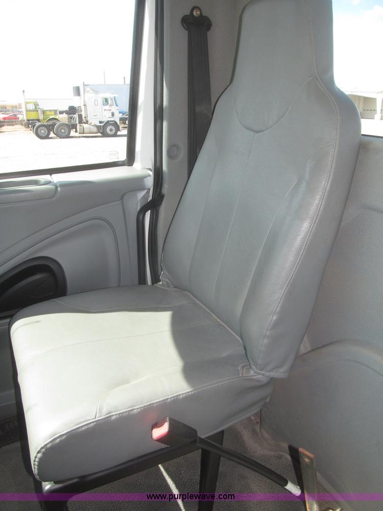 image for item F7314 2002 International 7400 cab and chassis