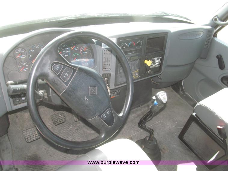 image for item F7314 2002 International 7400 cab and chassis