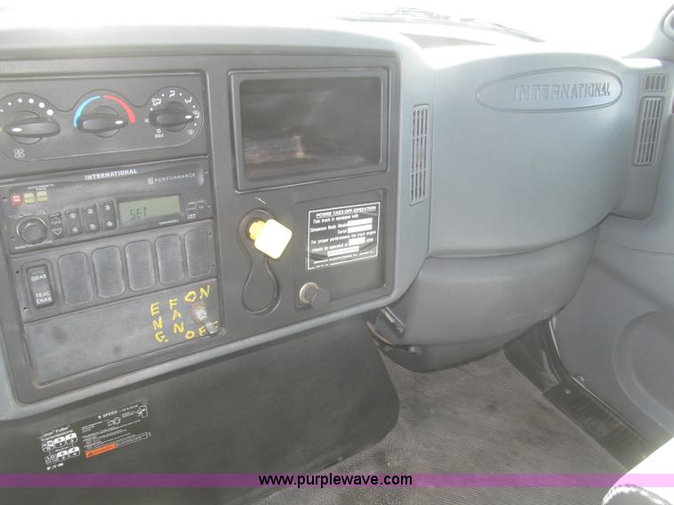 image for item F7314 2002 International 7400 cab and chassis
