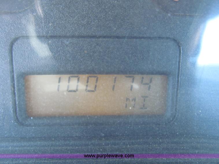 image for item F7314 2002 International 7400 cab and chassis