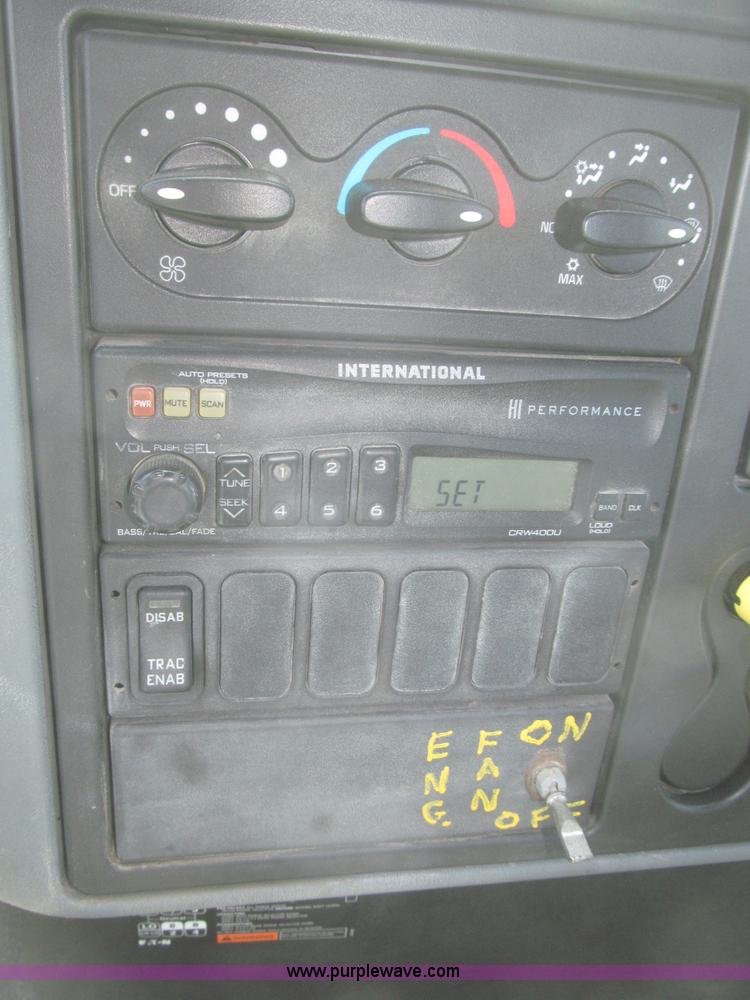 image for item F7314 2002 International 7400 cab and chassis