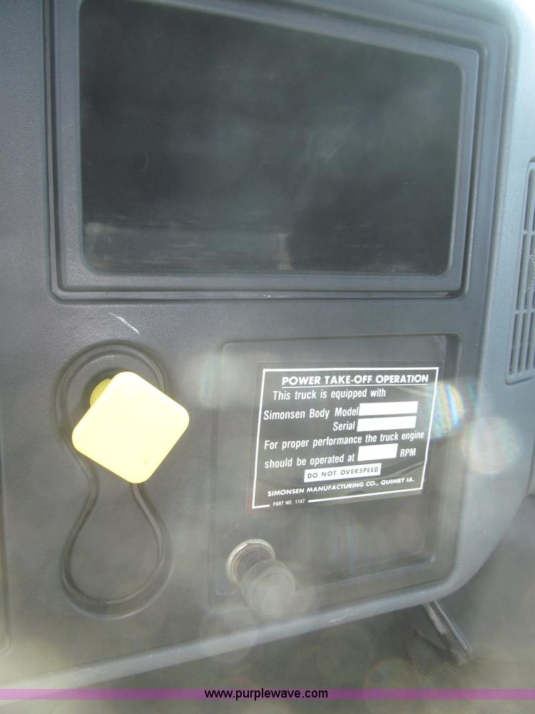 image for item F7314 2002 International 7400 cab and chassis