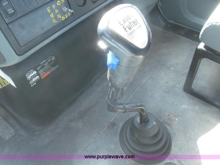 image for item F7314 2002 International 7400 cab and chassis