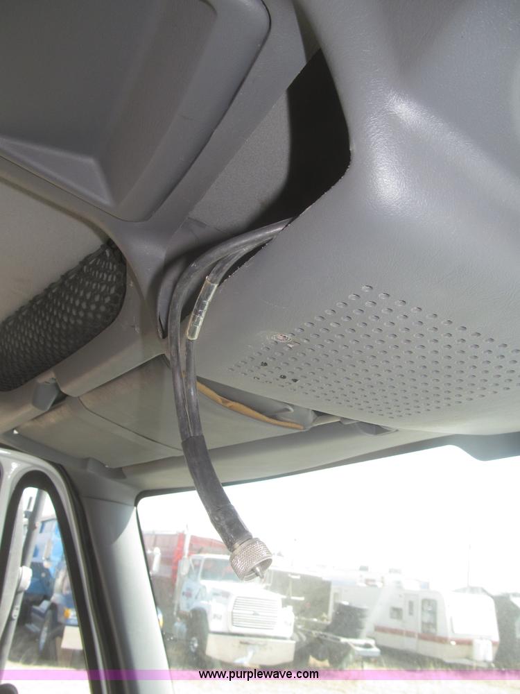 image for item F7314 2002 International 7400 cab and chassis