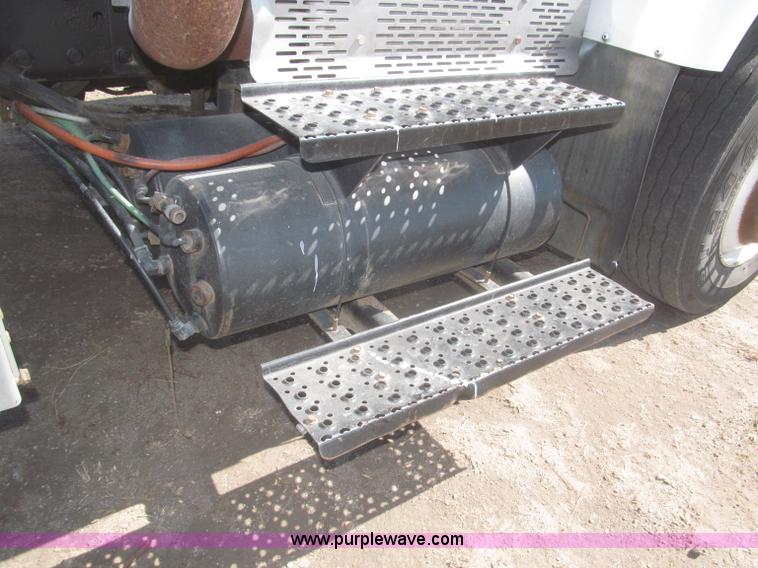 image for item F7314 2002 International 7400 cab and chassis