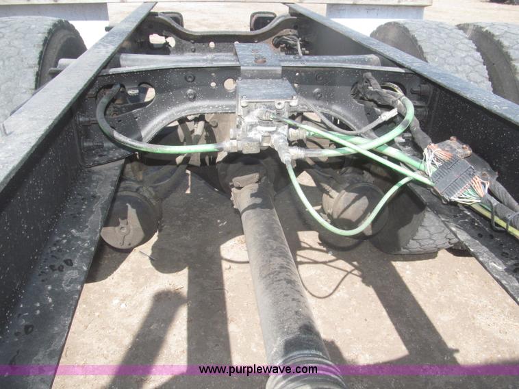 image for item F7314 2002 International 7400 cab and chassis