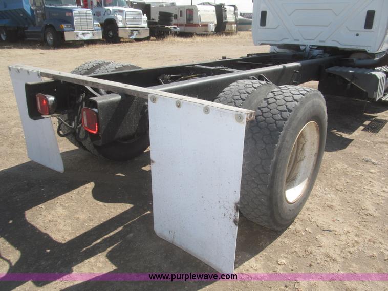 image for item F7314 2002 International 7400 cab and chassis
