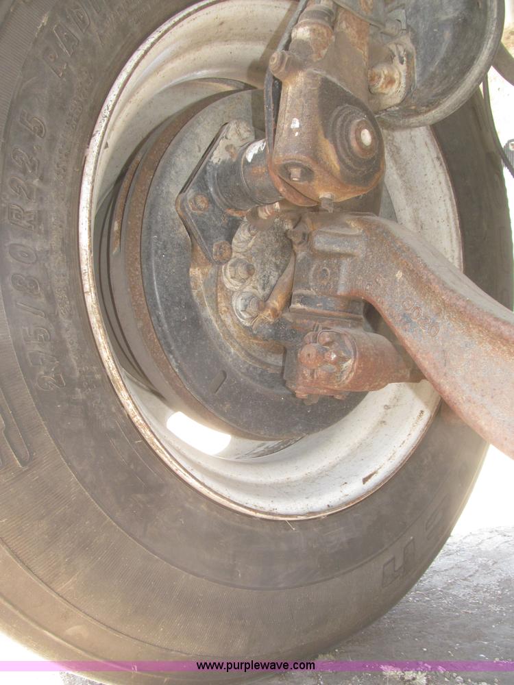 image for item F7314 2002 International 7400 cab and chassis