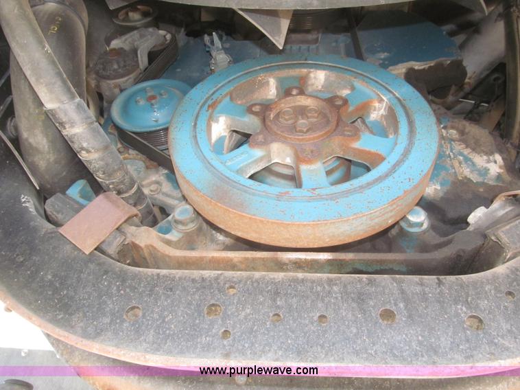 image for item F7314 2002 International 7400 cab and chassis