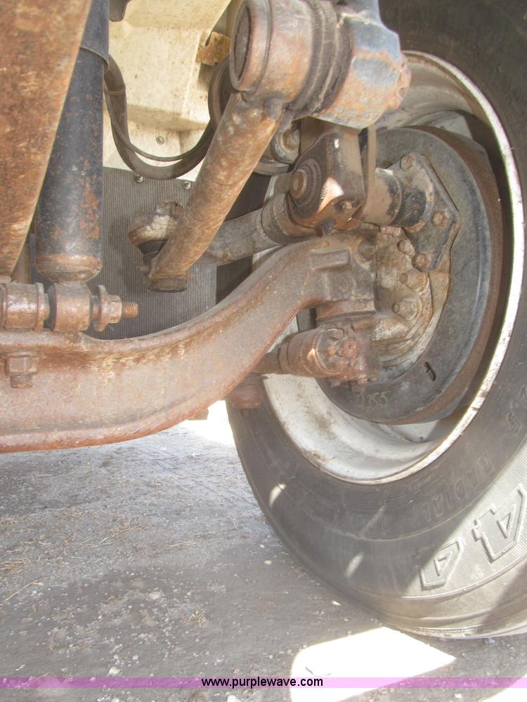 image for item F7314 2002 International 7400 cab and chassis