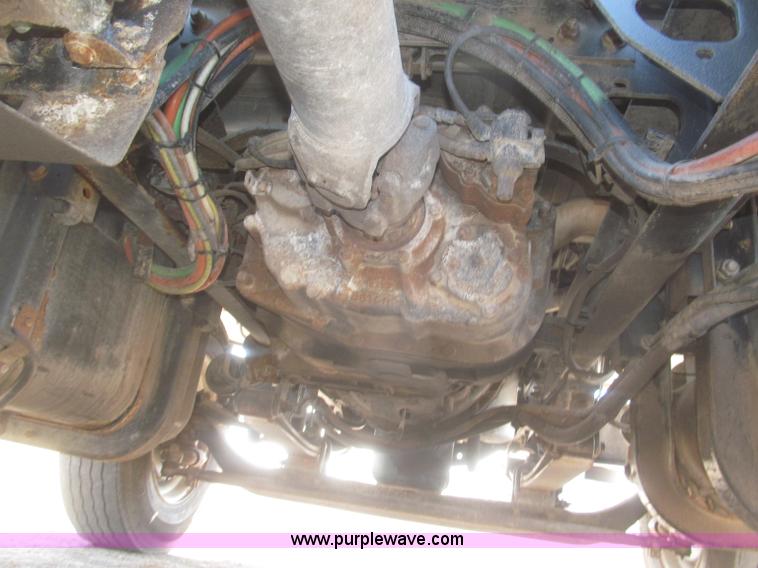 image for item F7314 2002 International 7400 cab and chassis