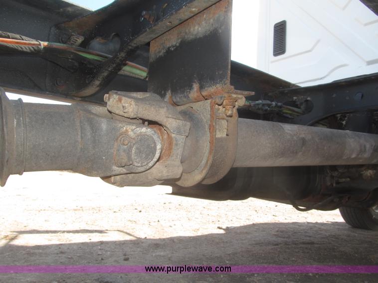 image for item F7314 2002 International 7400 cab and chassis