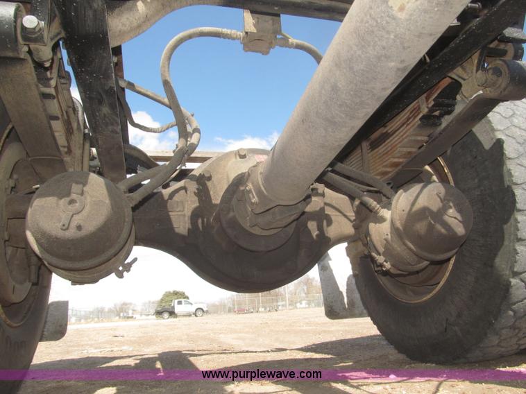 image for item F7314 2002 International 7400 cab and chassis