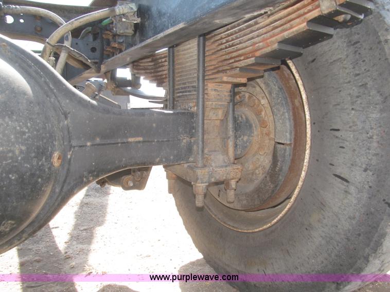 image for item F7314 2002 International 7400 cab and chassis