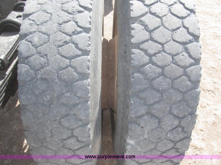 image for item F7314 2002 International 7400 cab and chassis