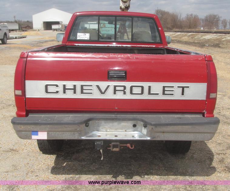 image for item F7323 1989 Chevrolet Silverado 1500 pickup truck